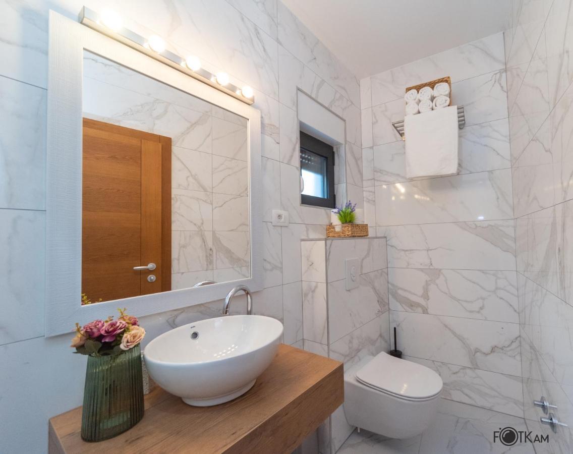 Libar Studio Apartments บาชกาโวดา ภายนอก รูปภาพ